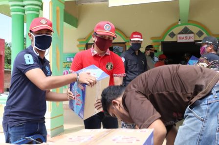 IKAPTK Kabupaten tuba bergotong royong menyalurkan bantuan bagi masyarakat yang terkena musibah angin puting beliung