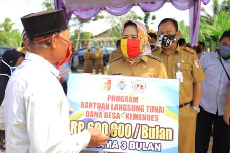 Bupati Winarti jadikan kabupaten tuba yang terdepan dalam penyaluran BLT dana desa