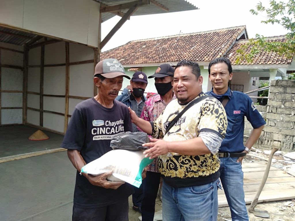 DPC AWPI Kota Metro berikan bantuan kemanusiaan kepada korban puting beliung yang terjadi di kabupaten tuba