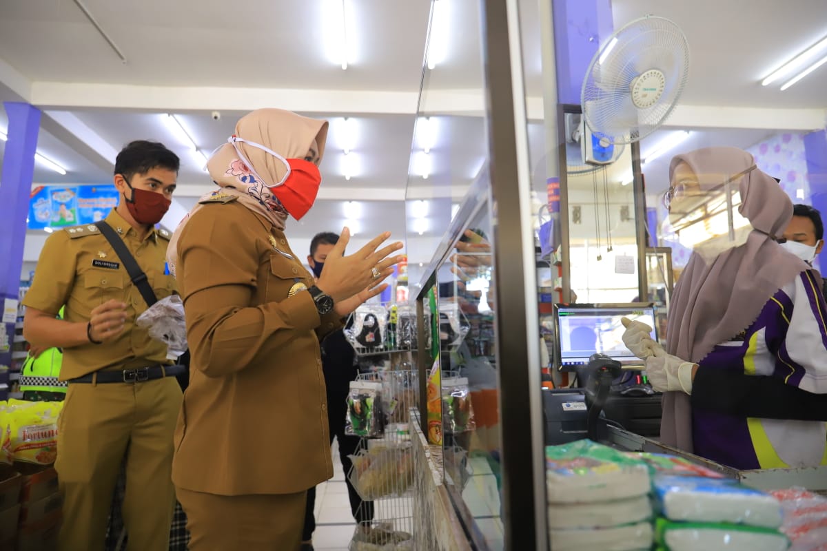 Dalam pelaksanaan menuju New Normal Bupati Winarti pastikan Dalam pelaksanaan menuju New Normal Bupati Winarti pastikan akan tetap ketat menerapkan protokol kesehatan pencegahan Covid-19 di Kabupaten Tuba