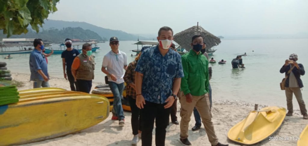 Bupati Pesawaran Minta Agar Pengunjung THR Pantai Mutun Dapat Menerapkan Disiplin