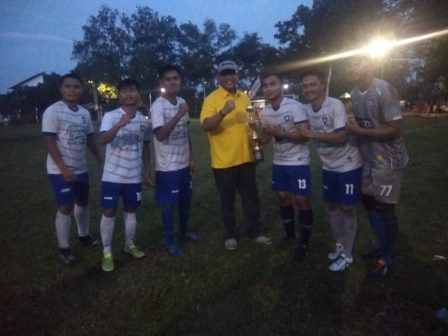 Calon Walikota Metro, Dr. H. Andi Surya secara resmi menutup kegiatan Kompetisi Turnamen Sepakbola Karangrejo Bersatu 2020