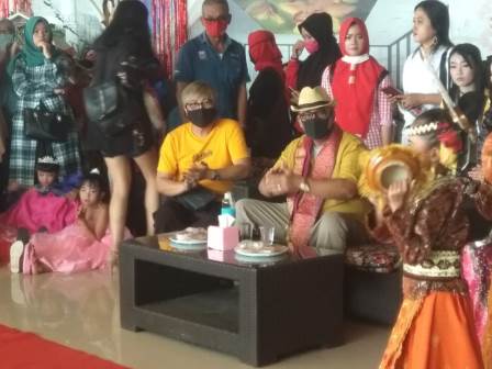 Andi Surya Buka Gebyar Busana Merah Putih Di Resto jimbaran