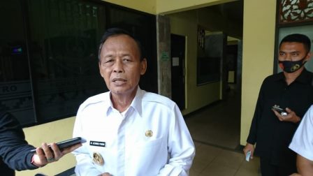 Ketua Tim Gugus Tugas Covid-19 Kota Metro Achmad Pairin, mengumumkan satu pasien Covid-19 meninggal dunia