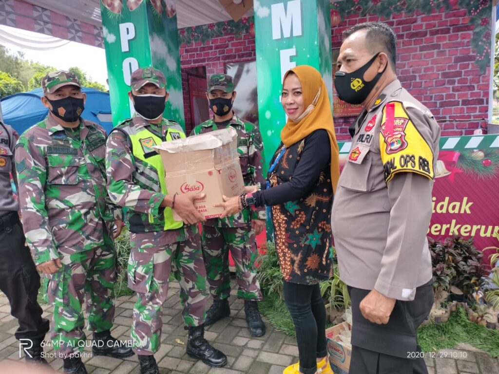 TNI – POLRI Apresiasi Media abpedsi.com Bagikan Handsanitizer ke Pos Pengamanan Taman Merdeka