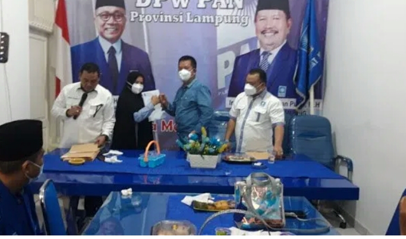 DPD PAN Lampung Serahkan SK 12 Pimpinan Pan Se Lampung