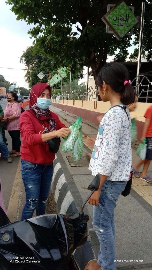 Berbagi TaKjil Kemasyarakat di bulan Ramadhan