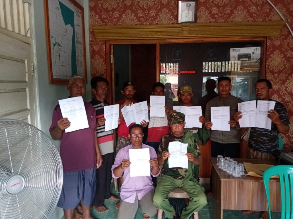 Gaji selalu telat di bayar, Linmas kampung mahabang beramai- ramai mengundurkan diri