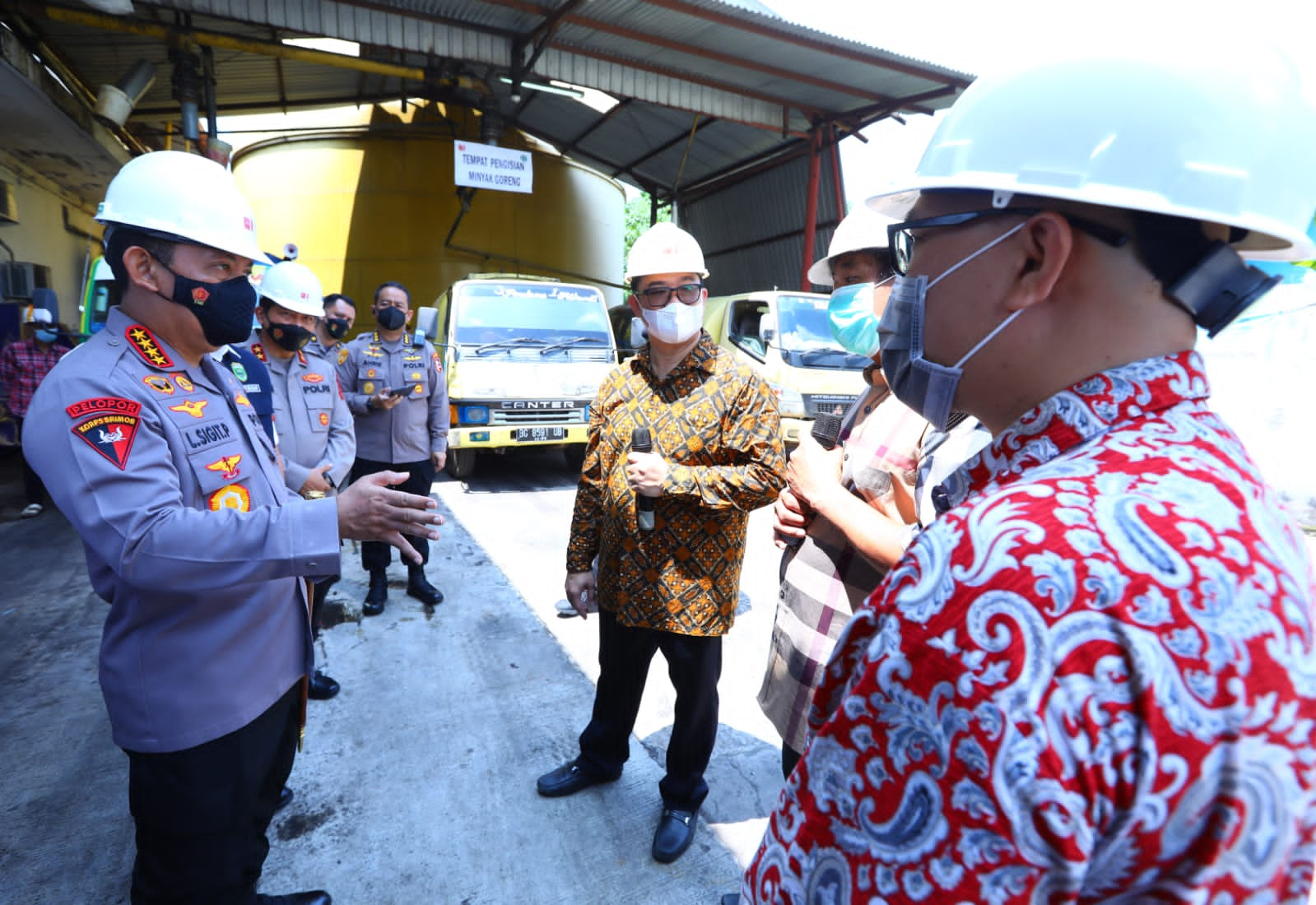 Tinjau Pabrik di Palembang, Kapolri Minta Produksi Minyak Curah Ditingkatkan