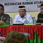 Bupati Dawam Rahardjo Hadiri Penyerahan Sertifikat Tanah 