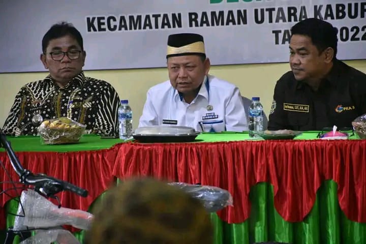 Bupati Dawam Rahardjo Hadiri Penyerahan Sertifikat Tanah 