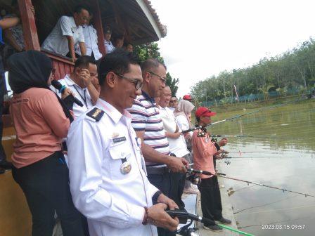 Dalam Rangka Memperingati HUT Kabupaten Tulang Bawang Yang Ke 26, Dinas Kelautan dan Perikanan Adakan Lomba Memancing 